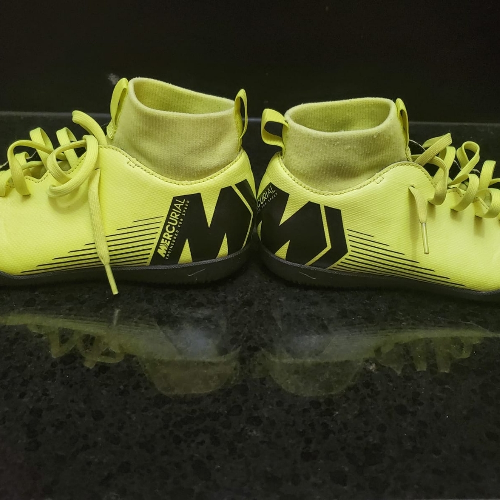 Boys neon yellow nike shoes size 4.5